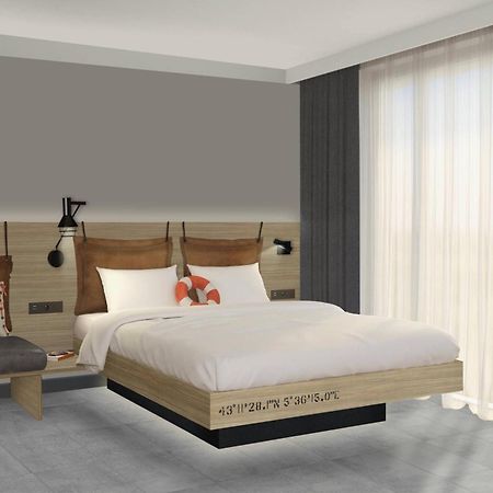 Moxy La Ciotat Hotel Екстериор снимка