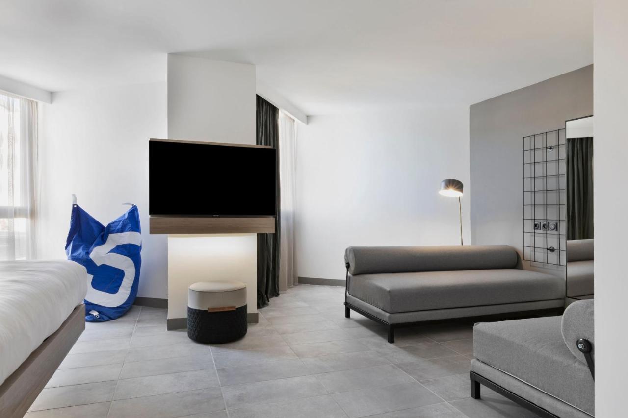 Moxy La Ciotat Hotel Екстериор снимка