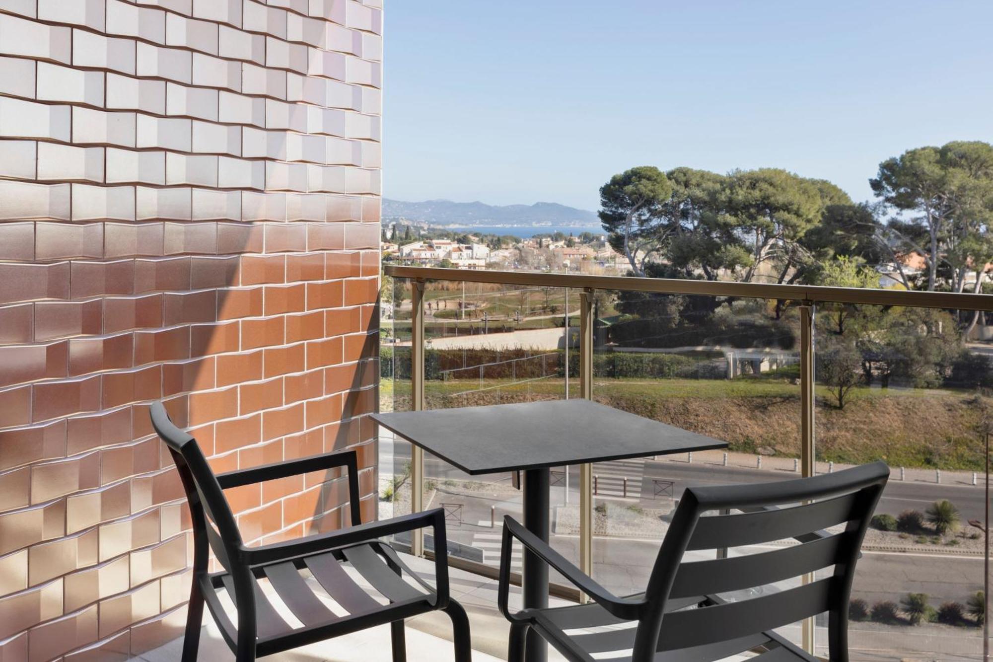 Moxy La Ciotat Hotel Екстериор снимка