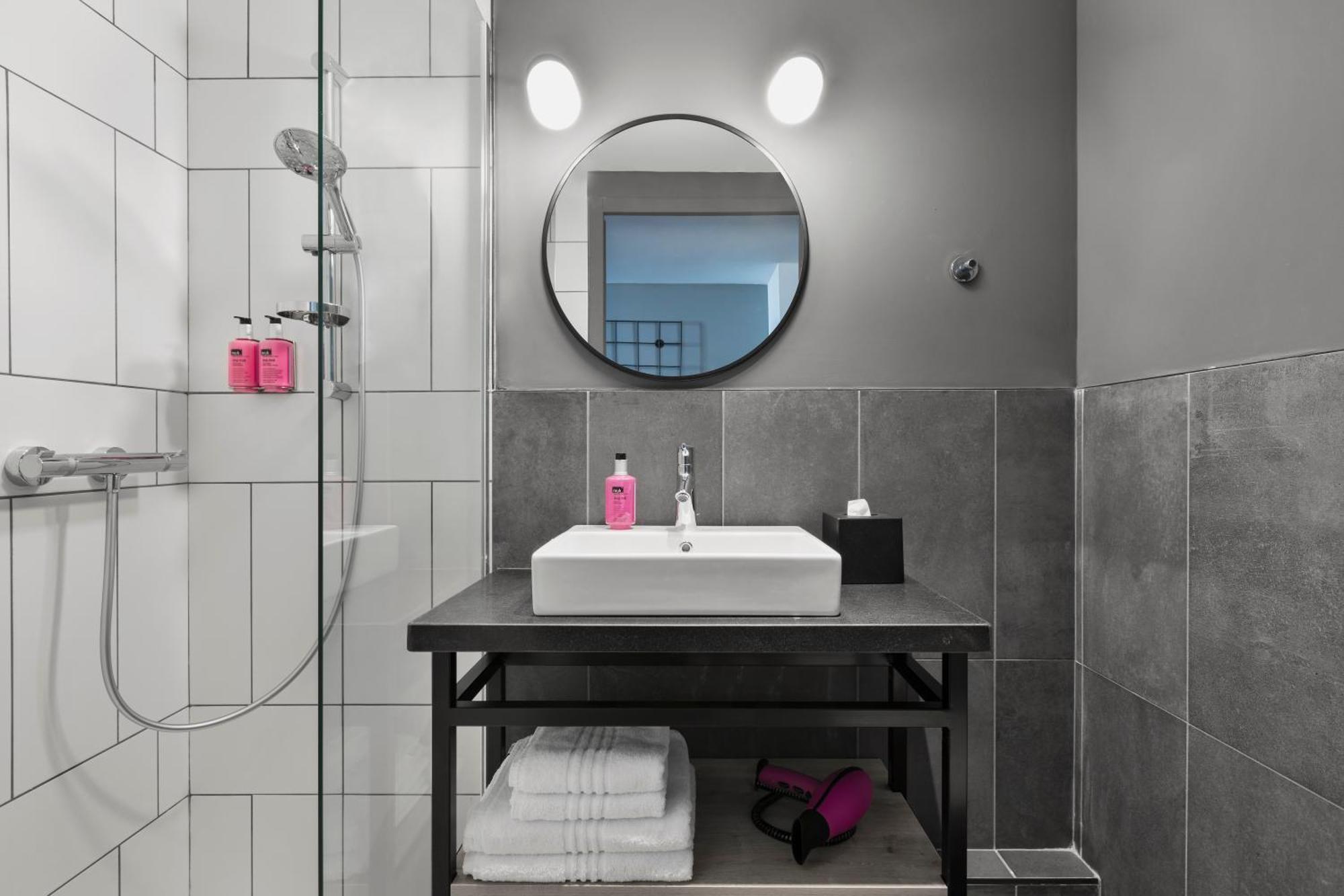Moxy La Ciotat Hotel Екстериор снимка
