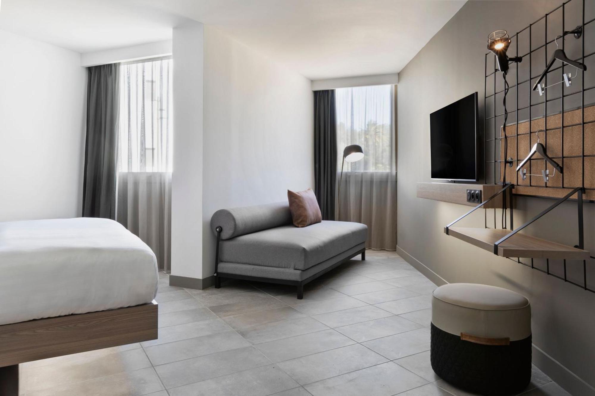 Moxy La Ciotat Hotel Екстериор снимка